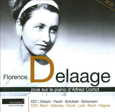 Florence Delaage joue sur le piano d'Alfred Cortot