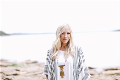 Ellie Holcomb
